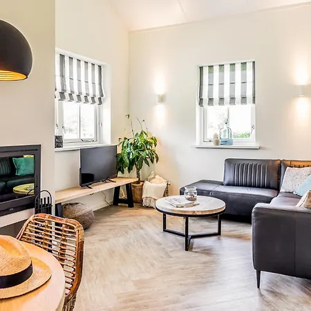 2 Bedroom Front In *